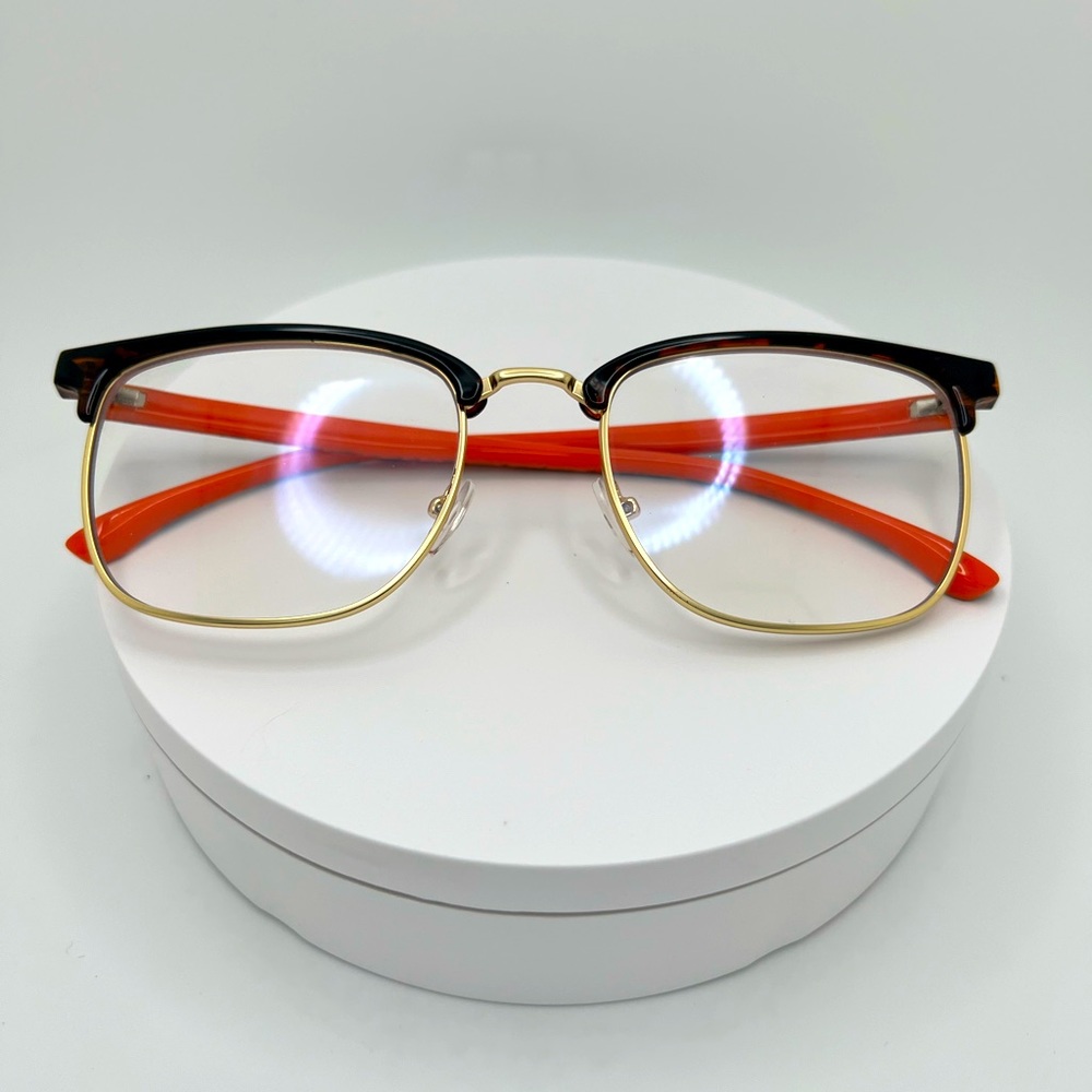 Unbranded eyeglass frames, prescription-ready.